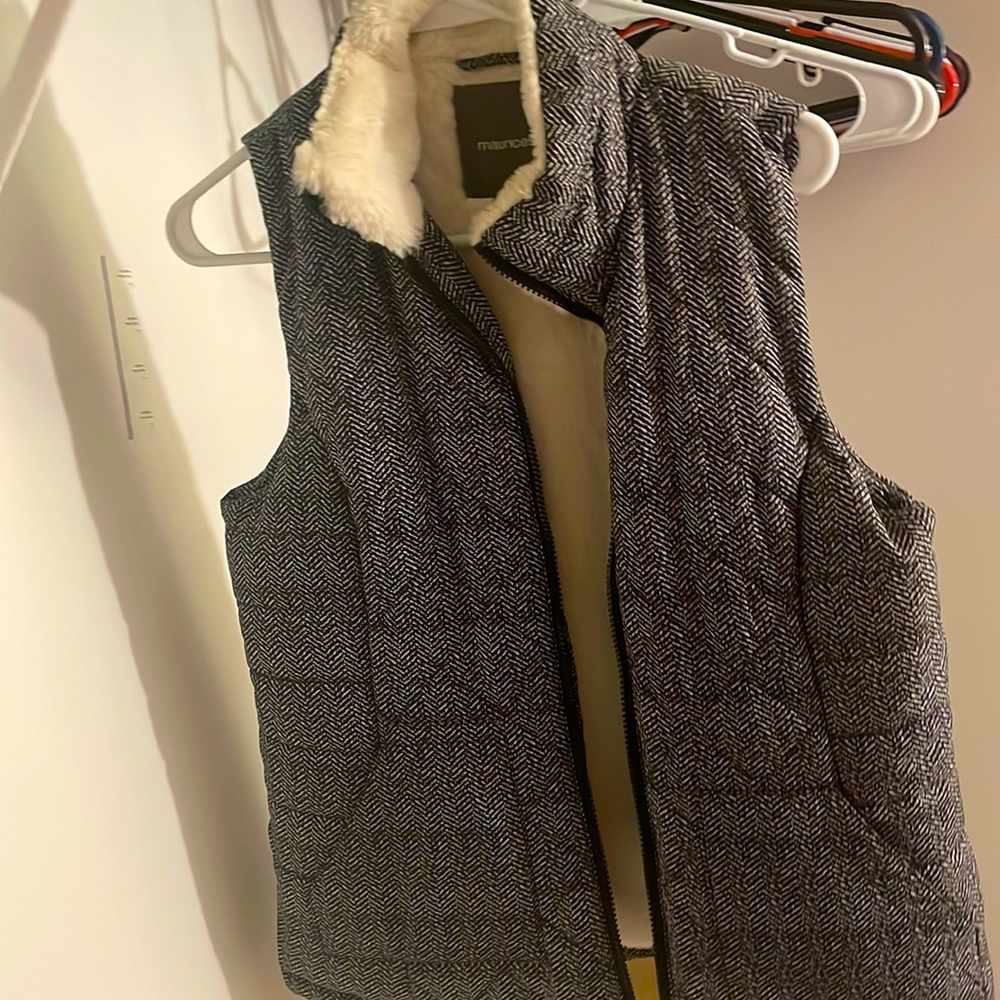 Gray and white vest size S